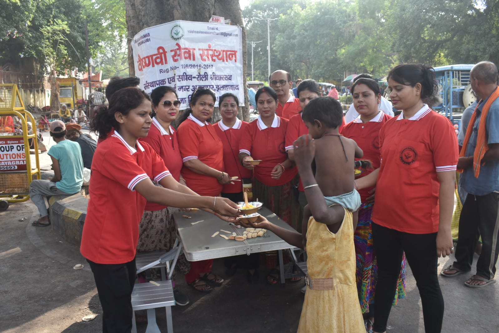Food Distributing by Vaishnavi Sewa Sansthan
